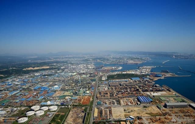 울산 온산공단서 원유 200L 유출…하천까지 흘러들어 긴급 방제 작업 중