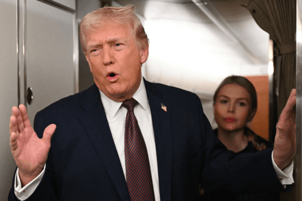 트럼프 "최상급 무기 생산 4배 늘린다"…방산 CEO들과 백악관 회동