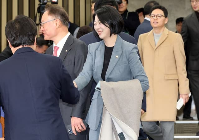 법원, 배현진 징계 제동…'징계 정치' 장동혁 리더십 흔들, 윤리위원장 사퇴 압박 거세져