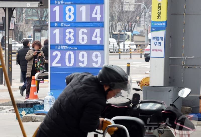 기름값 2000원 육박, 정부 UAE서 '600만 배럴' 긴급수혈…주유소 폭리 현장점검도