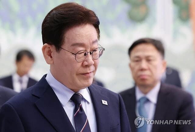 李 "집권세력 됐다고 마음대로 할 수 없어…권한만큼 책임 커"