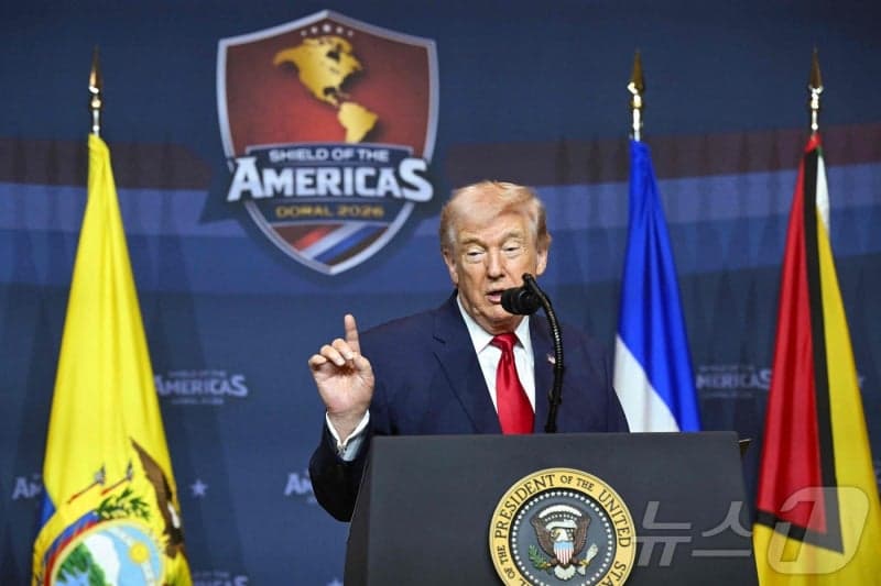 트럼프 "이란의 모든 통신망 파괴…해군은 종말 맞아"