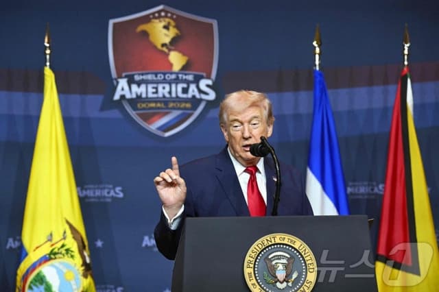 트럼프 "이란의 모든 통신망 파괴…해군은 종말 맞아"