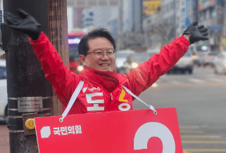 尹, 무기징역 선고 다음날 윤갑근 변호사에 "나가 싸워서 이겨라" 충북도지사 출마 독려