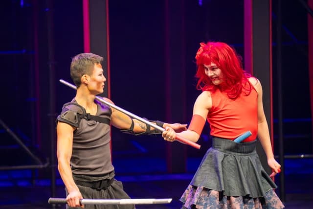 “나는 칼로 막 베는 막베스!”… 웃다가 베인다, 무협활극으로 돌아온 맥베스