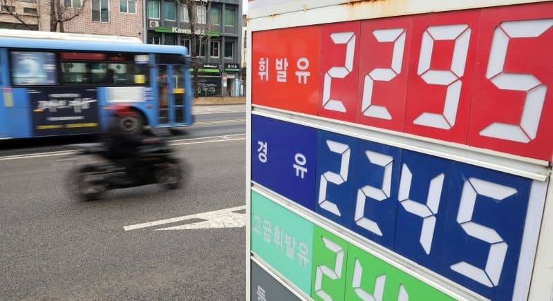 국제유가 배럴당 100달러 돌파…호르무즈해협 봉쇄에 韓정유업계 “원유 씨 말랐다”