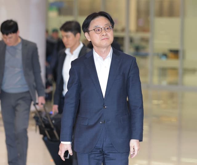 김정관 산업장관 "유가 오를 땐 빨리 내릴 땐 천천히" 정유업계에 공정한 가격 책정 당부