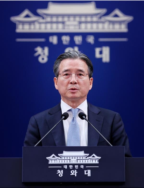 유가 급등에 정부 비상, 최고가격제 시행·추경 검토