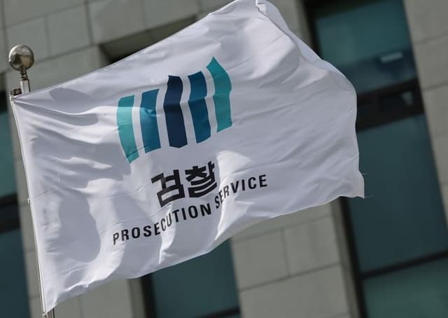 “귀중한 소스니 70억 받아라”…삼성 특허 기밀 유출 전 직원 등 기소