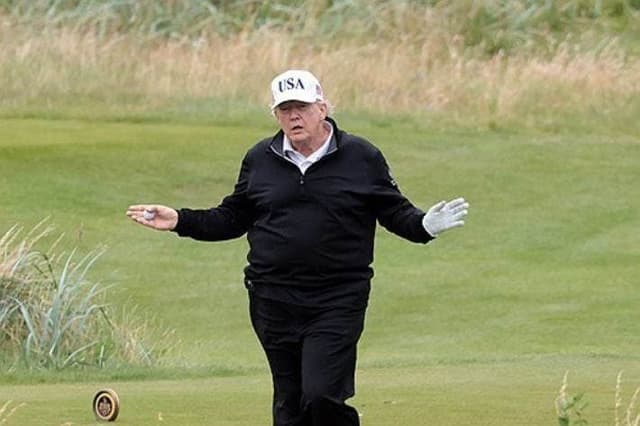 이란과 전쟁 중인데…트럼프, 'USA 모자' 쓰고 주말 골프 구설