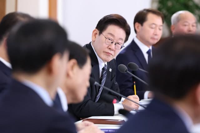 이 대통령, 대·중소기업 상생 '생존 전략' 강조