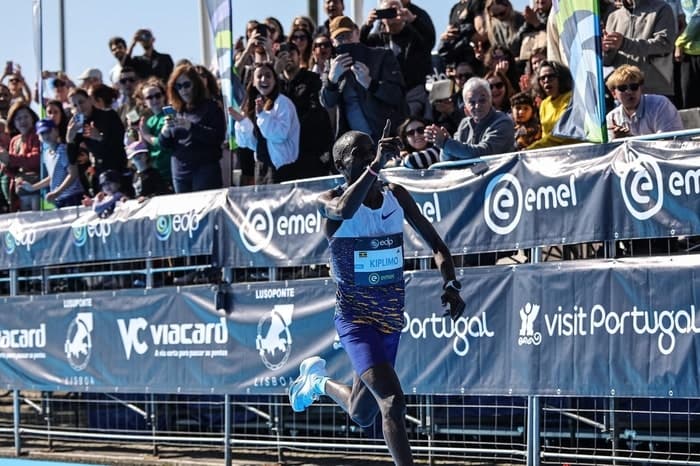 제이콥 키플리모, '갤럭시 워치8' 착용하고 리스본 하프마라톤 세계 신기록 달성