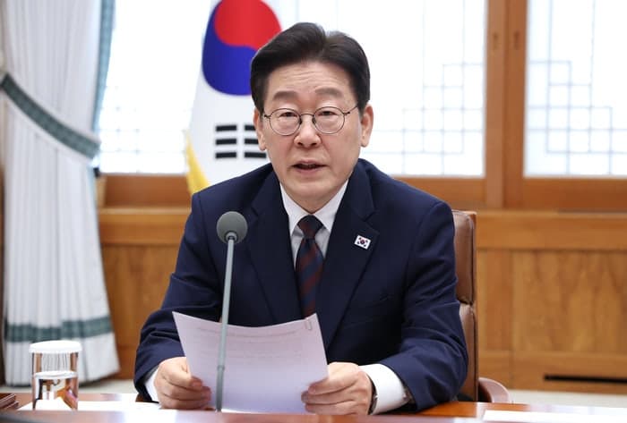 李대통령, 기름값 잡기 위해 '최고가격제' 시행…유류세 인하폭 확대 및 추경도 검토