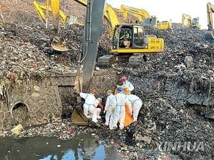 세계 최대 인니 매립지 50m 쓰레기 더미 붕괴…5명 사망, 4명 실종