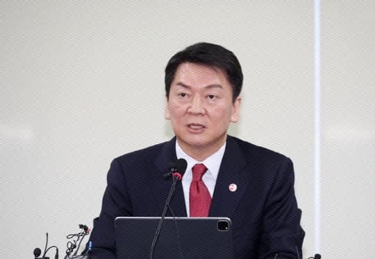 안철수 "기름값 최고가격제, 무관한 국민에 비용 전가하는 엇박자 행보"