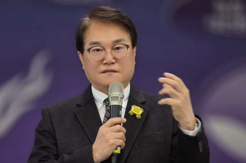 "미친X" 폭언 청도군수, 녹취 폭로자 협박에 무단 침입 난동까지