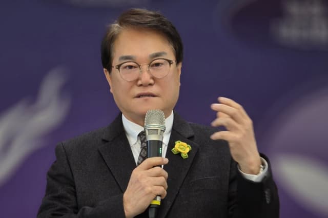 "미친X" 폭언 청도군수, 녹취 폭로자 협박에 무단 침입 난동까지