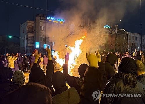 이란 경찰, 반정부 시위대에 "시위자는 적" 공개 살상 경고