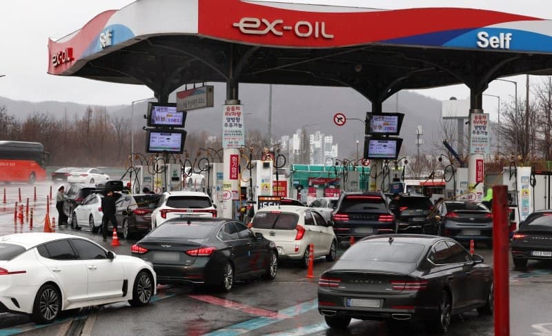 알뜰주유소 경유값 850원 급등 논란…정부, 전국 1318곳 전수조사 나선다