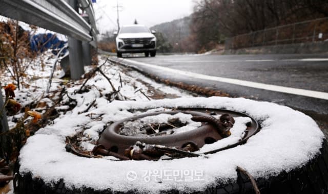 아침 쌀쌀, 강원 산지 최대 20cm 눈 폭탄…동해안 곳곳 눈비