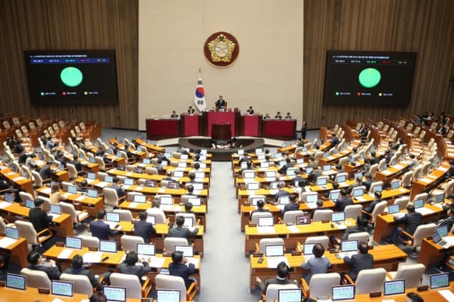 '침해 사고 반복시 매출액 3% 과징금' 정보통신망법 개정안 국회 통과