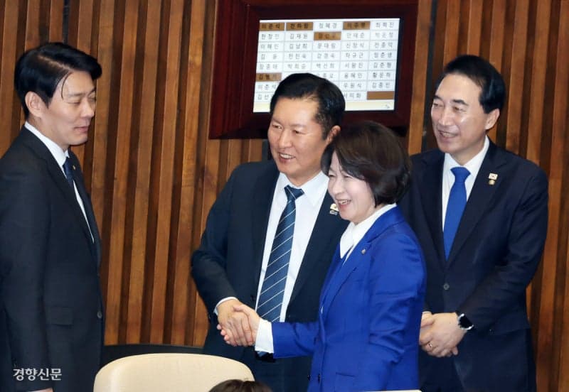 공소취소 거래설 파장…與 "탄핵" 野 "음모론"