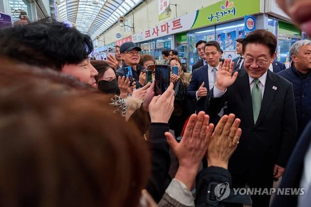 李 대통령, 청주 전통시장 방문…1000원 호떡 맛본 후 "오랜만에 접하는 반가운 가격"