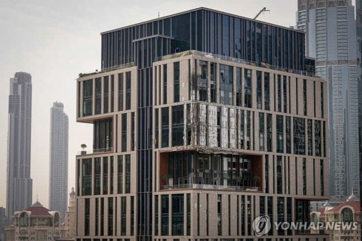 '중동 금융 허브' 두바이 국제금융지구 빌딩, 드론 파편에 손상