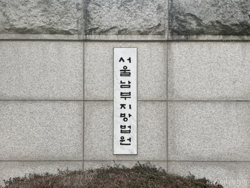 "택시비 내줄게" 심야 정류장서 미성년자 유인 시도 50대 구속