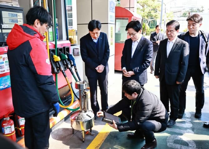 석유 최고가격제 시행 첫날, 전국 기름값 빠르게 하락…휘발유 1872원