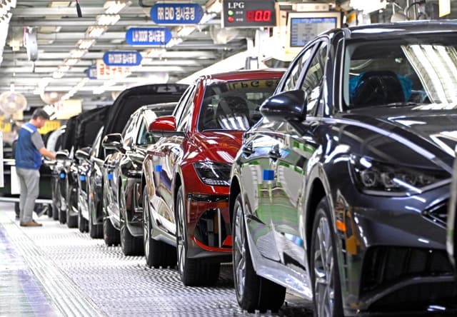 “소속, 이름 적고 나가라”는 출입절차 반발한 현대차노조...임원실 때려 부숴