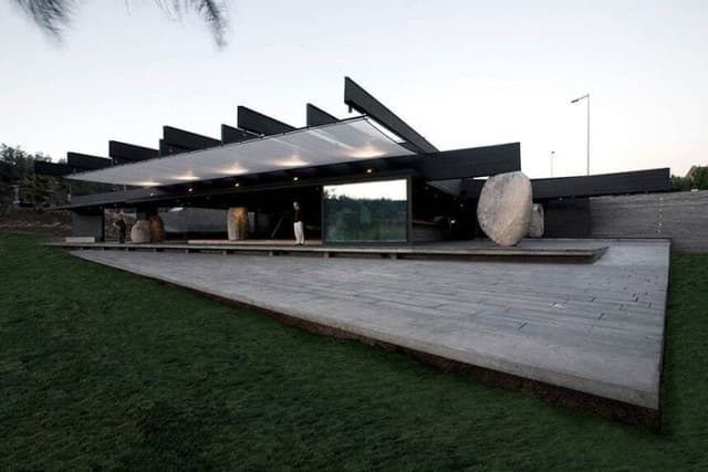 ‘건축계 노벨상’ 프리츠커상에 칠레 건축가 스밀얀 라디치 선정…채석장 바위로 식당 만들어