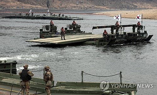 한미 장병, 임진강서 '연합 도하훈련'...수룡-IRB 연합부교 첫 구축