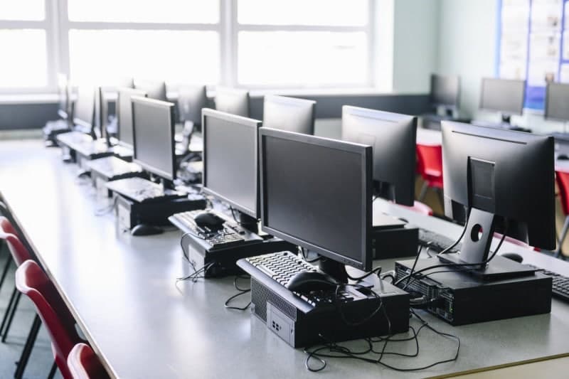 메모리값 오르자 학교 PC 부품 빼돌린 정황…업체 직원 고발