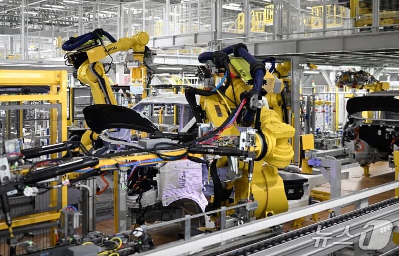 "AI 접목하니 車 품질-작업자 건강 모두 좋아져"…기아 화성 EVO플랜트 가보니