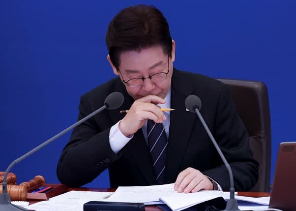 李대통령 "검찰총장 명칭 변경 납득 어려워…과도한 선명경쟁 안 돼"