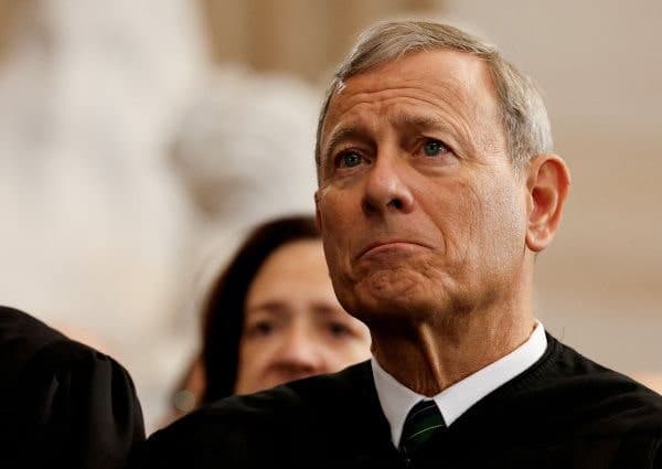 美대법원장 "대법관에 대통령 의견 따르라니"…트럼프 비판 "임명권자 뜻 이어간다는 것 터무니없어"