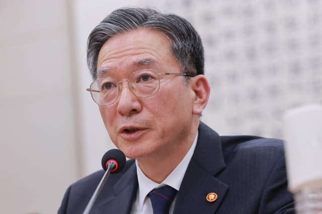 정성호 "공소취소 거래설 말도 안 돼...통화내역 공개 가능"