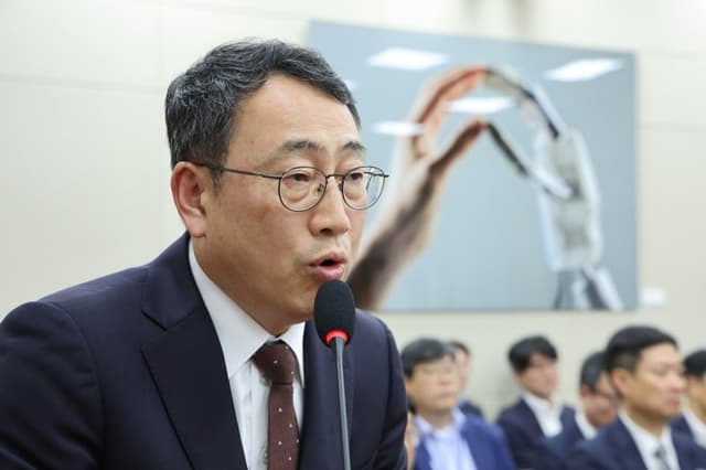 유영상 전 SKT 대표, 작년 보수 34억…상여만 18억