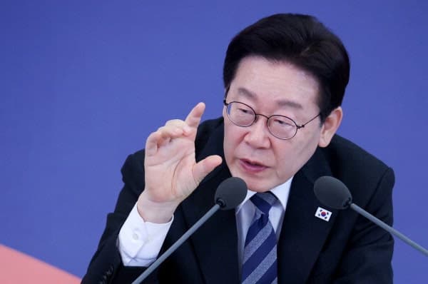 李 "주식 오늘 팔았는데 왜 돈은 모레 주나" 지적에 거래소 "결제주기 단축 추진"