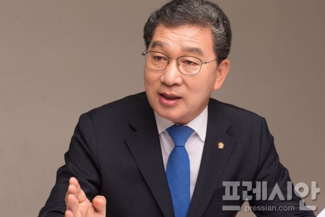 신정훈 측 "김영록 무능, 통합시장 자격 없어" 총공세…김영록 측 "사실 왜곡" 반박