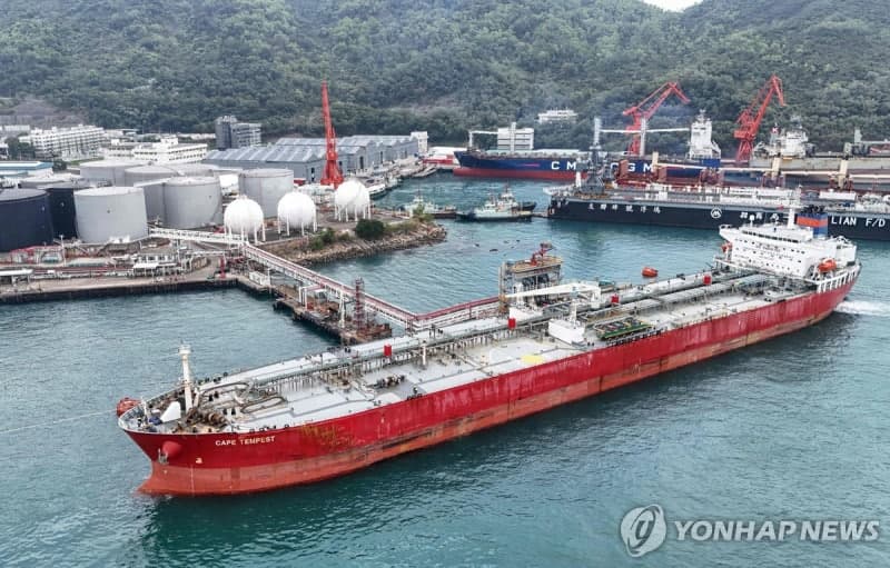 "中, 중동전쟁 장기화에 상업용 원유 비축분 대량 방출 가능성"