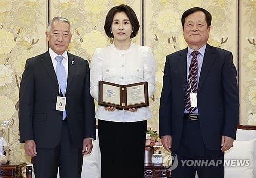 김혜경 여사, 국제백신연구소 한국후원회 명예회장 수락…"주어진 역할 다할 것"