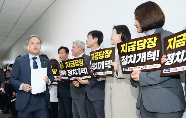 정개특위, 선거구 획정·선거제 개편 법안 상정…본격 심사 착수