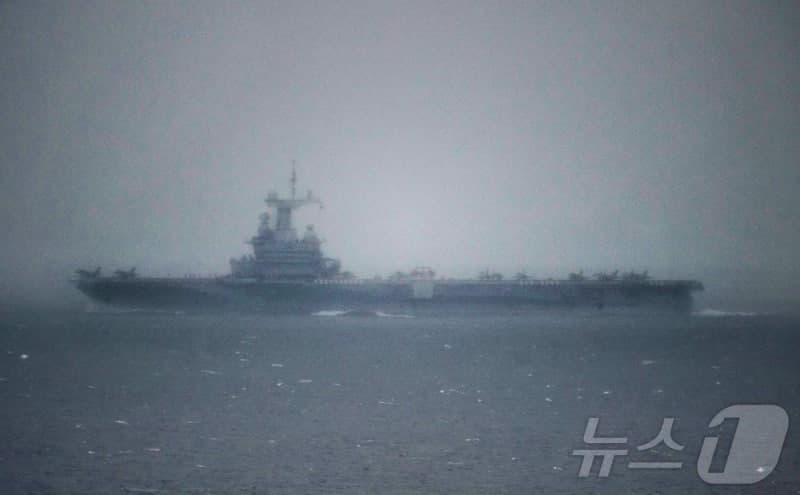 “물 위를 뛰었나?” 병사 조깅하다 프랑스 핵 항모 위치 들통…군 ‘발칵’