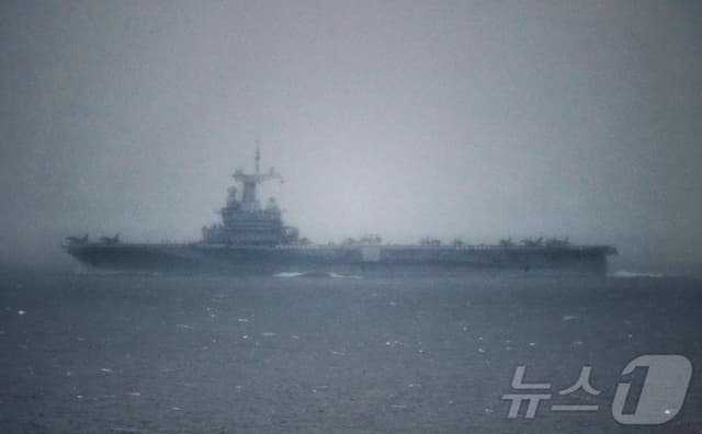 “물 위를 뛰었나?” 병사 조깅하다 프랑스 핵 항모 위치 들통…군 ‘발칵’