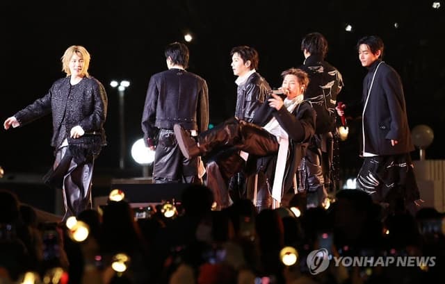 방탄소년단, 4년만 완전체 컴백 "BTS 2.0 이제 막 시작…함께 '킵 스위밍'하겠다"