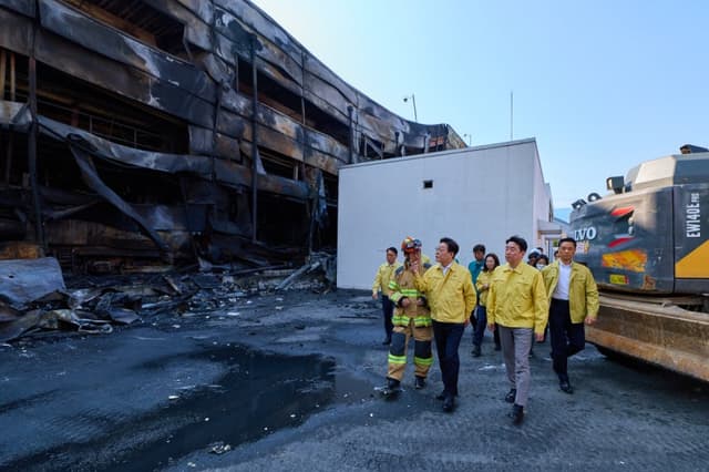 李 대통령, 대전 공장 화재 참사에 "원인 규명…끝까지 책임" 약속