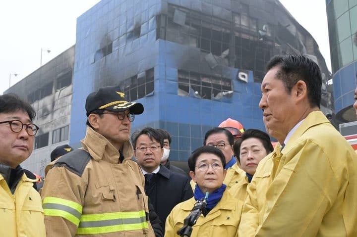 여야 대표, 대전 화재 현장 방문 "사고 수습에 모든 지원"