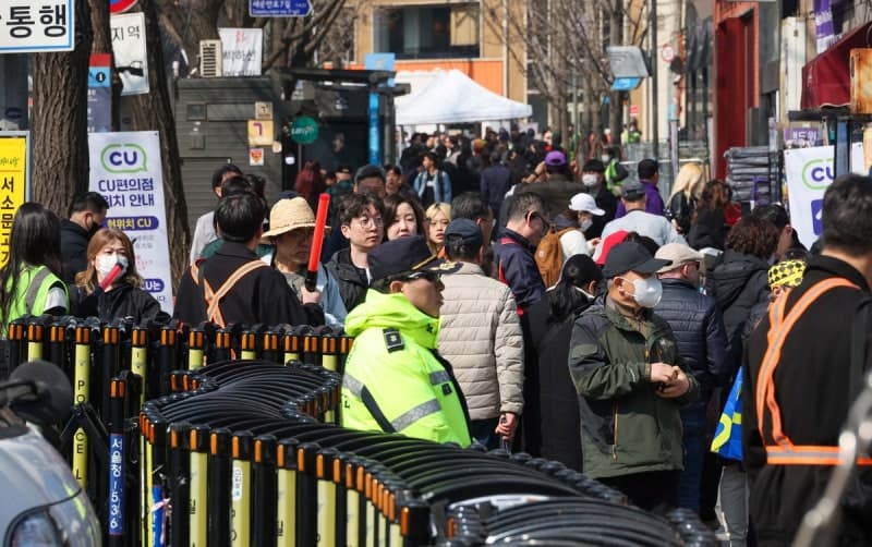 BTS 공연 도심 통제 속 결혼식 하객들 “평소보다 1시간 이상 더 걸려” 불편 호소